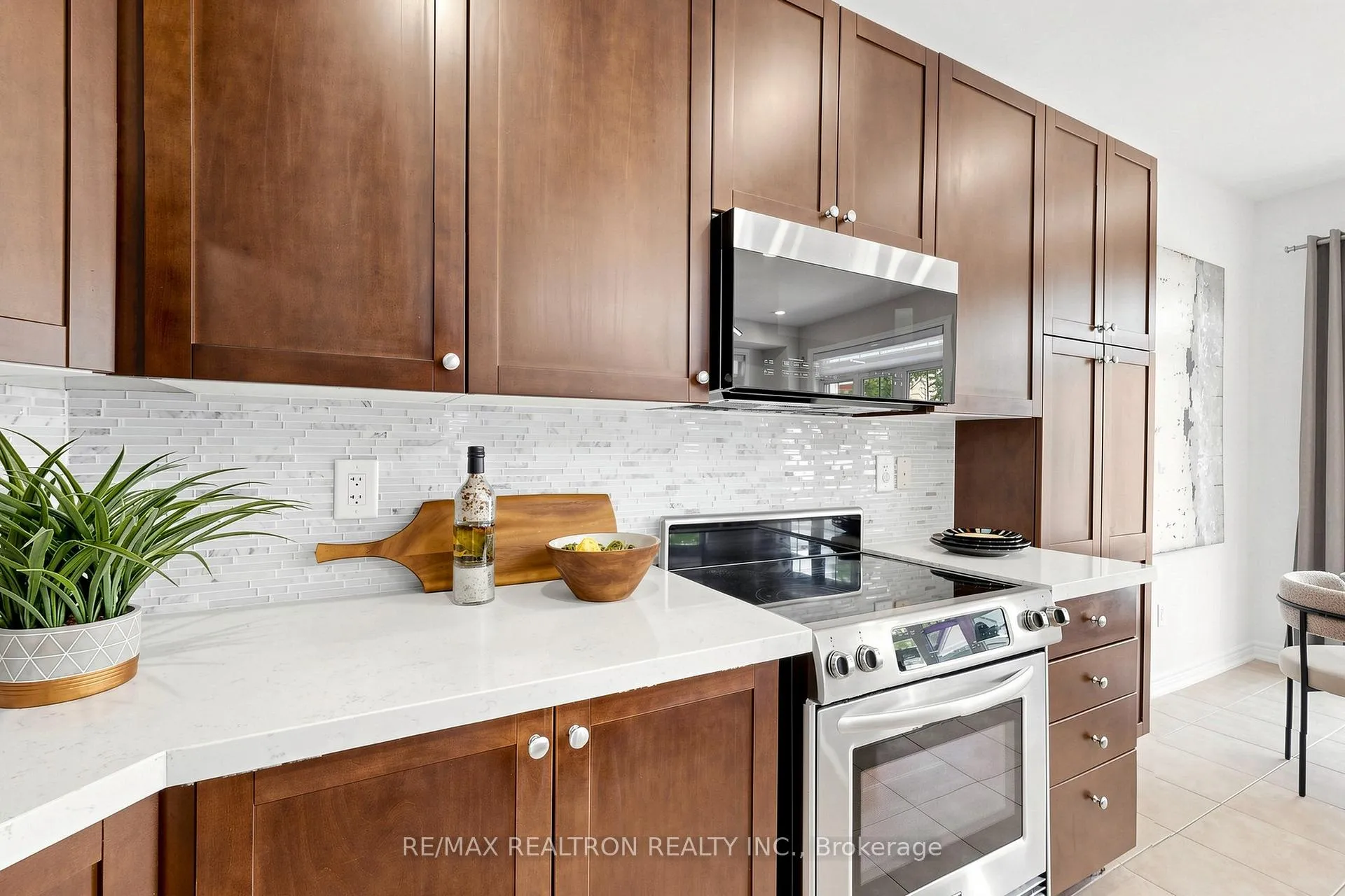 Photo 21 of 81 Robert Green Crescent, Vaughan, Patterson — HOMEH