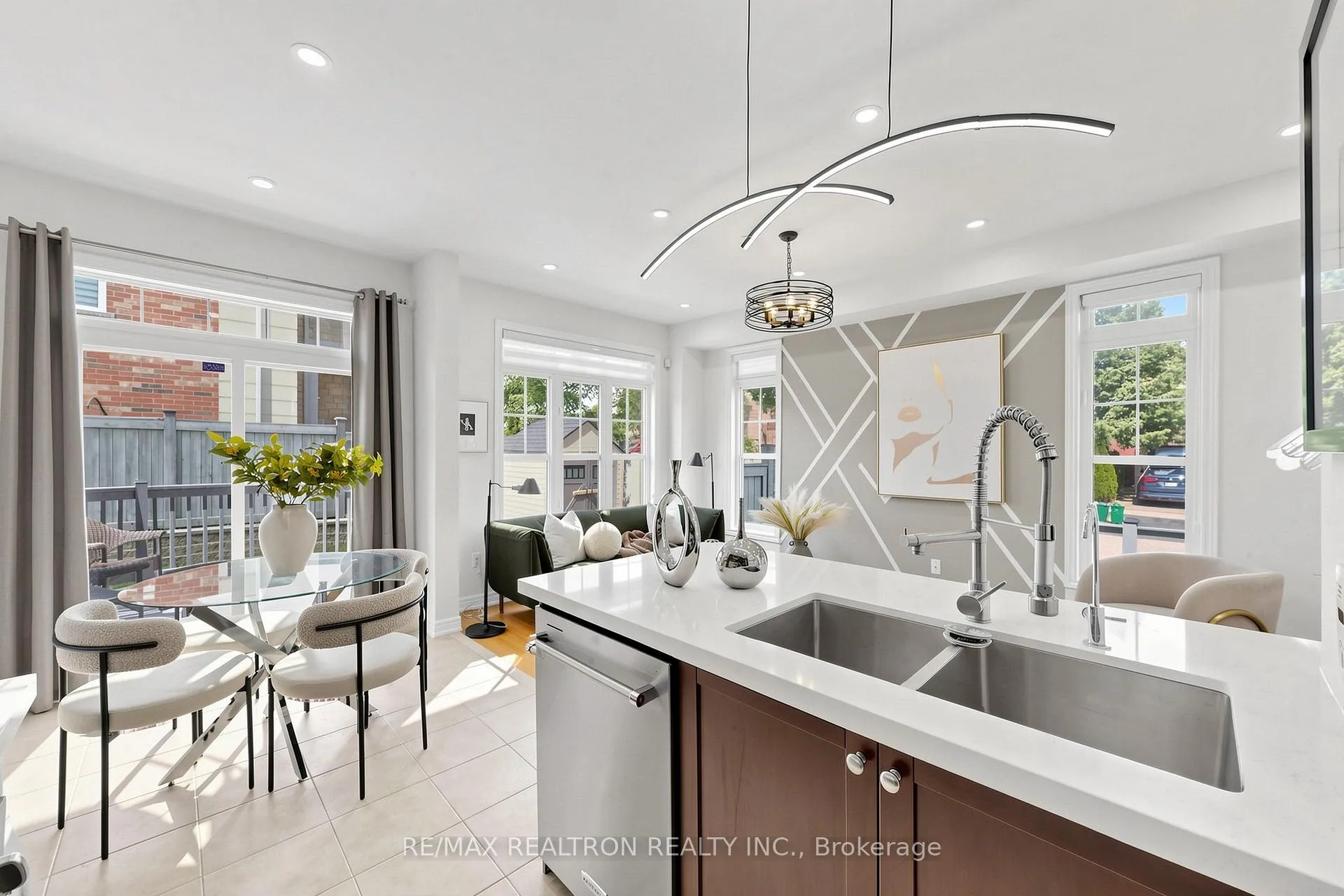 Photo 22 of 81 Robert Green Crescent, Vaughan, Patterson — HOMEH