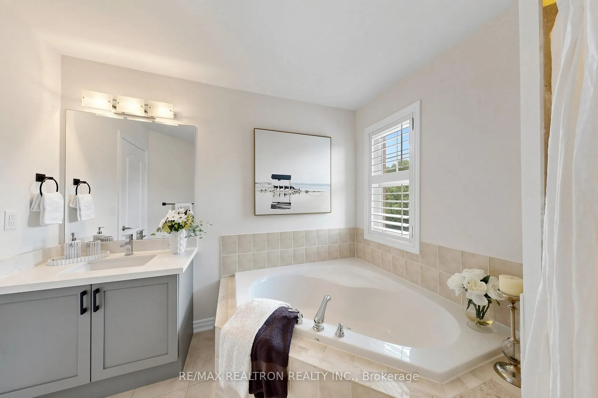 Photo 27 of 81 Robert Green Crescent, Vaughan, Patterson — HOMEH