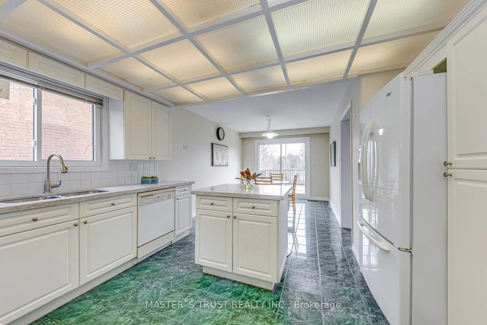 Photo 15 of 2591 Robin Drive, Mississauga, Sheridan — HOMEH