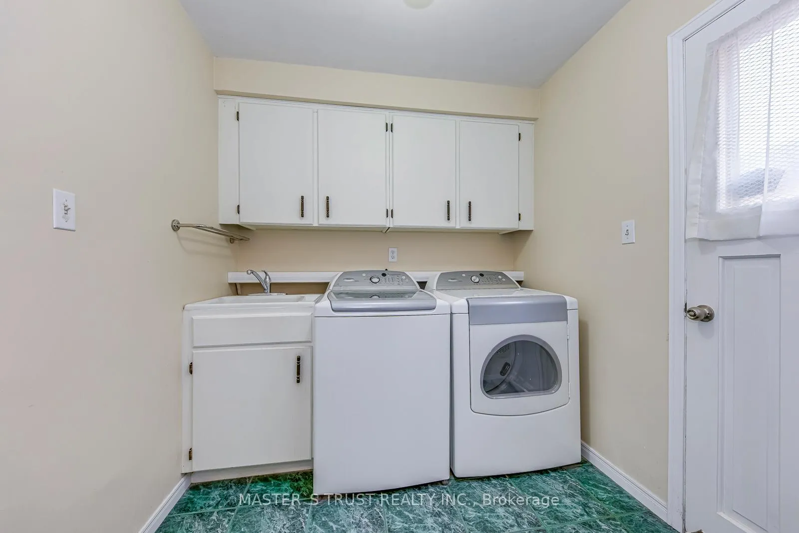 Photo 22 of 2591 Robin Drive, Mississauga, Sheridan — HOMEH