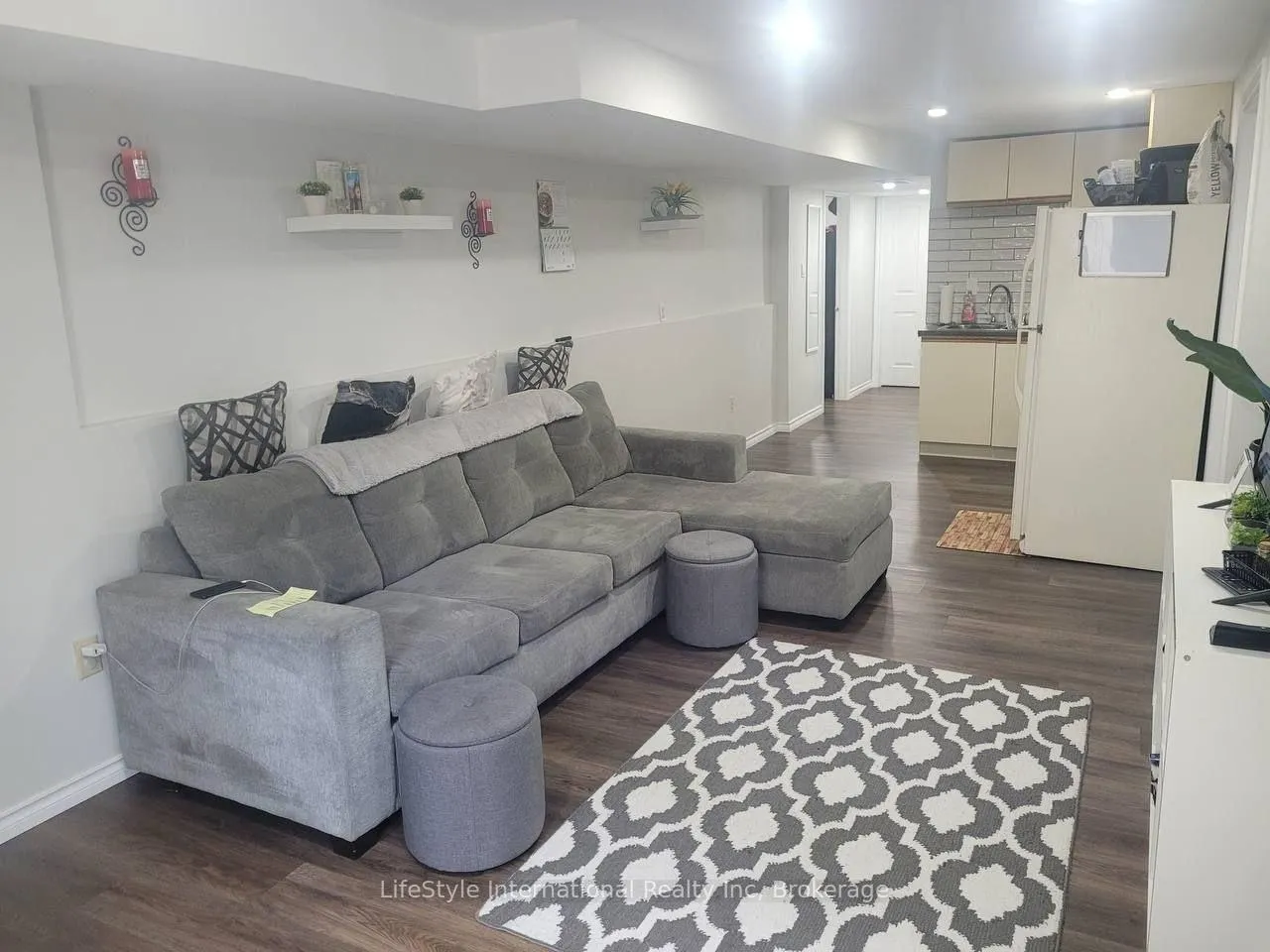 Photo 3 of 15 Tanager Drive, Guelph, Kortright Hills — HOMEH