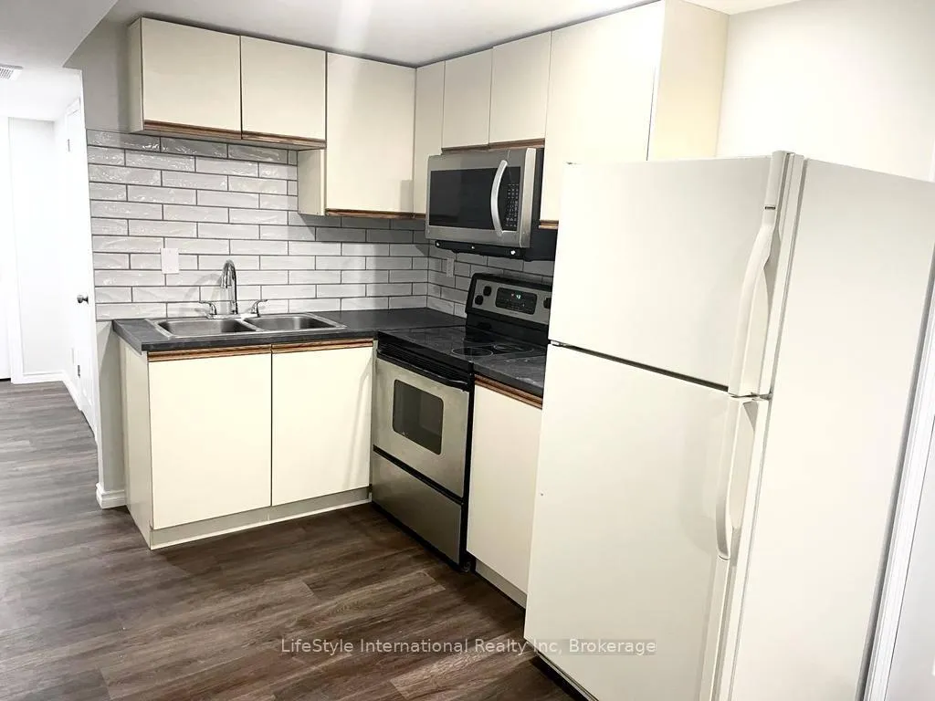 Photo 5 of 15 Tanager Drive, Guelph, Kortright Hills — HOMEH