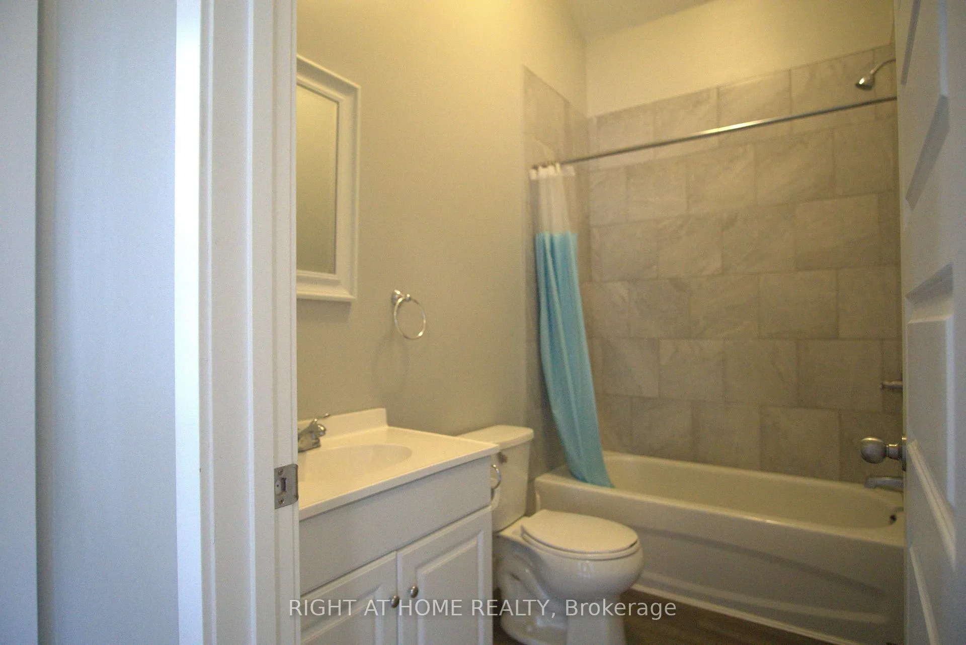 Photo 3 of Unit B, 371 Vesta Place, London, East A — HOMEH