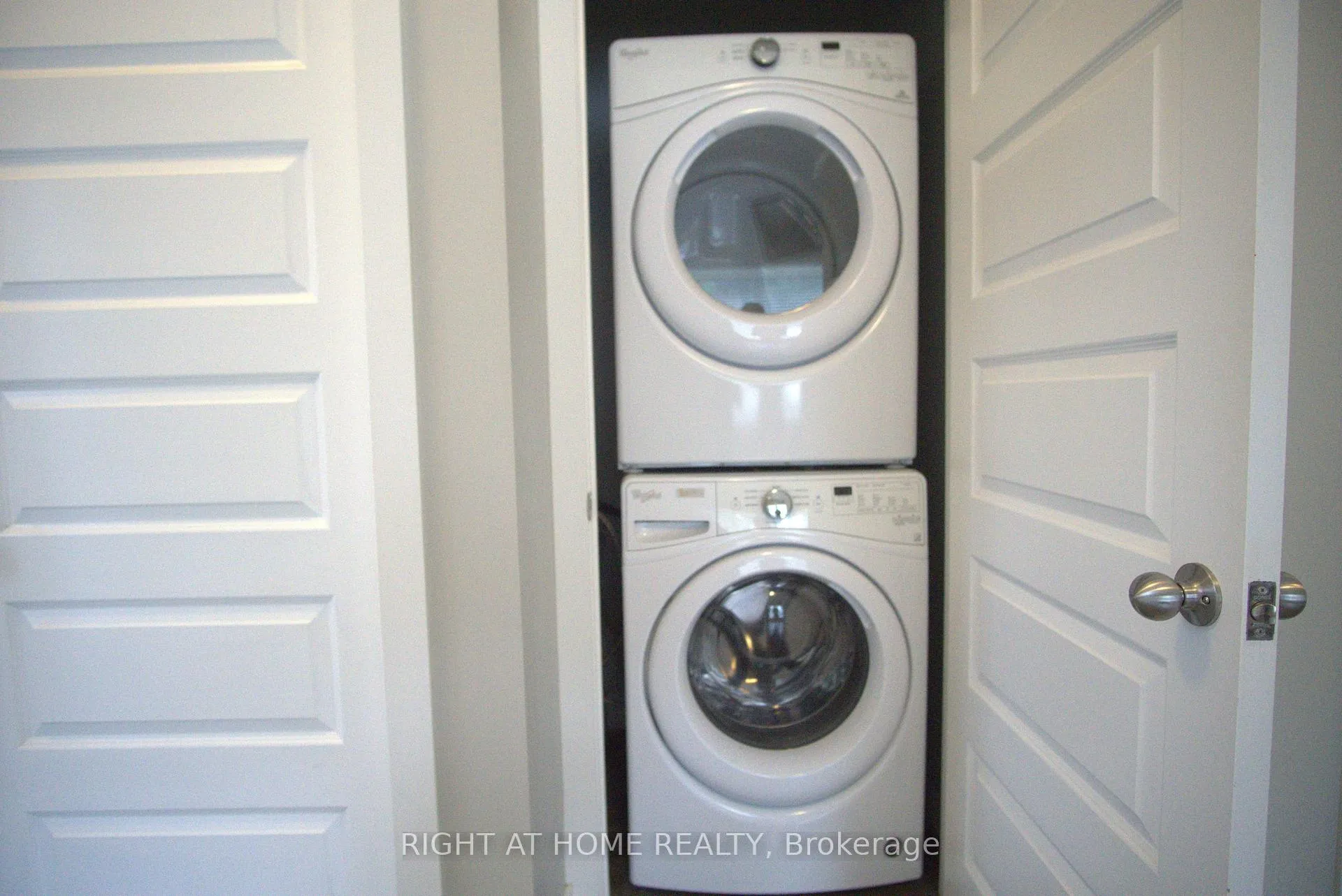 Photo 4 of Unit B, 371 Vesta Place, London, East A — HOMEH