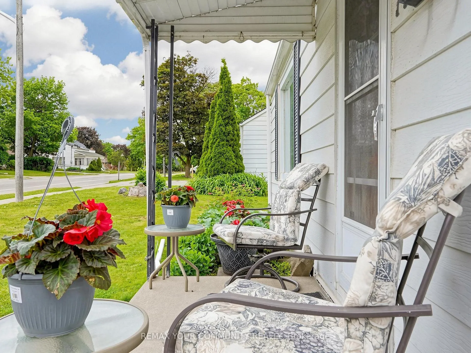 Photo 2 of 17 Colborne Street E, Kawartha Lakes, Lindsay — HOMEH