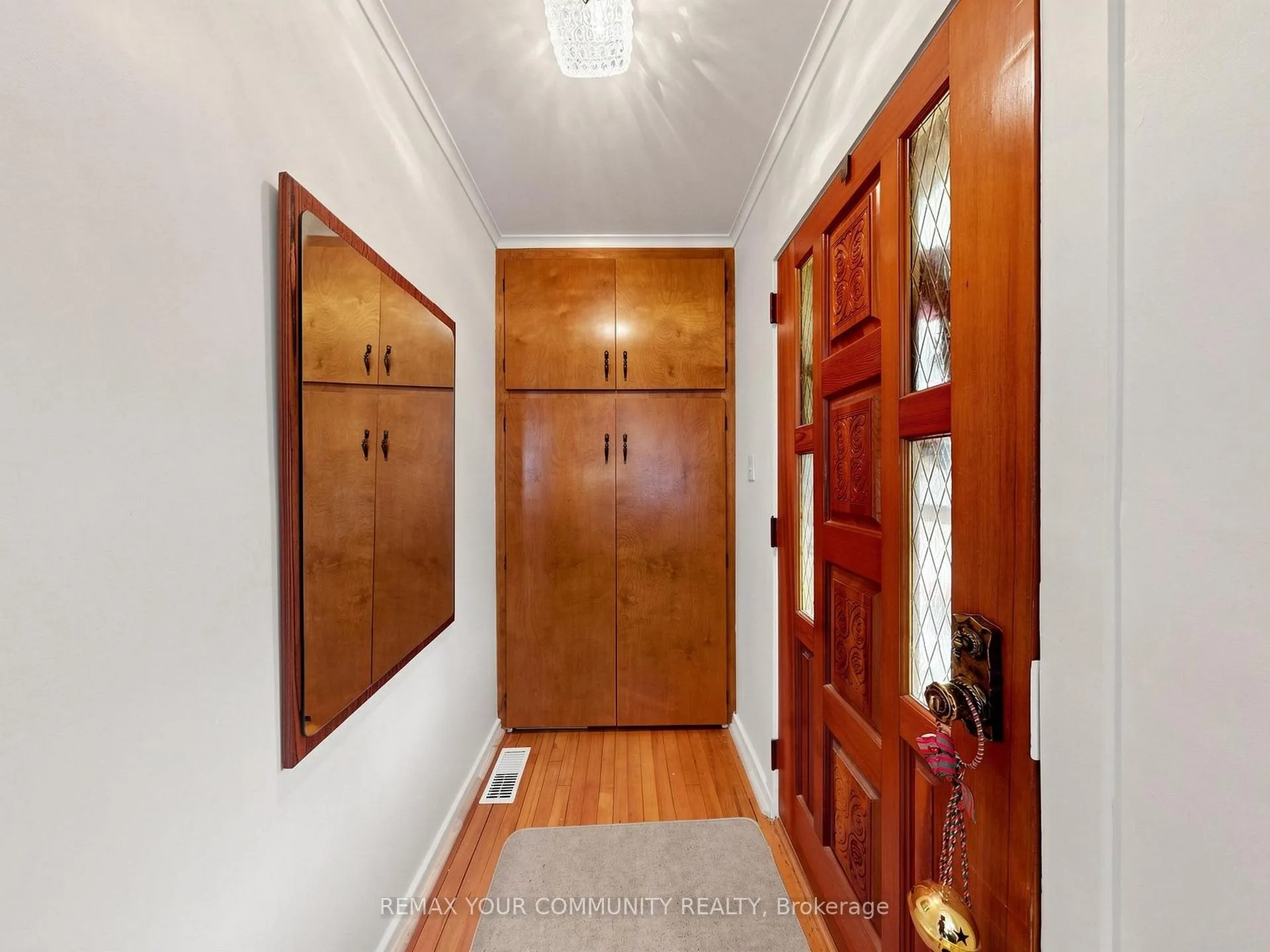 Photo 4 of 17 Colborne Street E, Kawartha Lakes, Lindsay — HOMEH