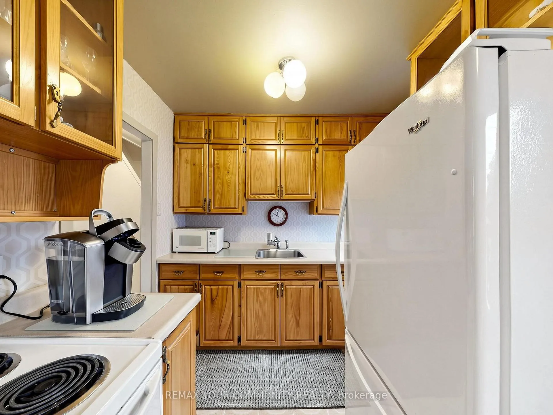 Photo 11 of 17 Colborne Street E, Kawartha Lakes, Lindsay — HOMEH