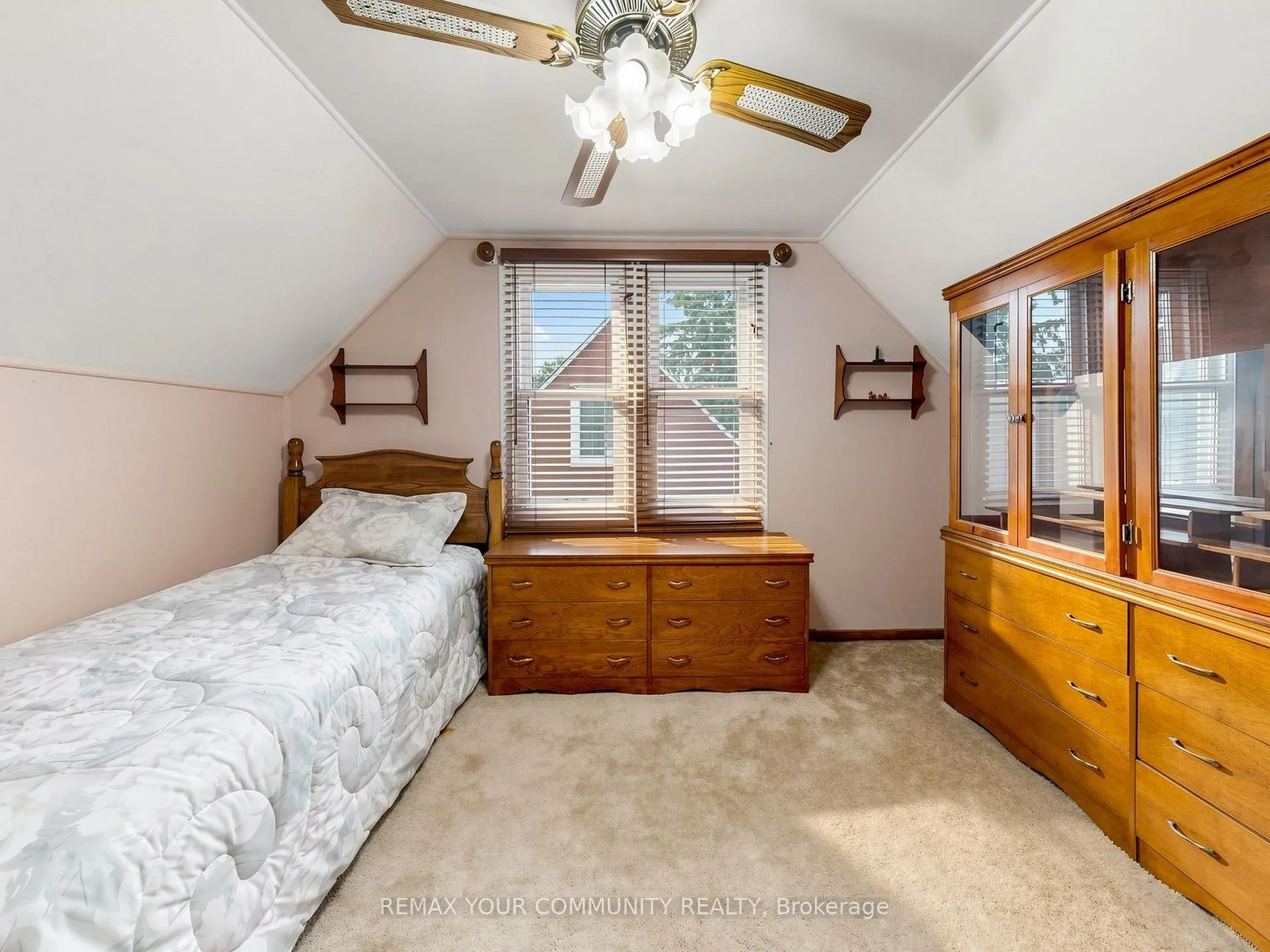 Photo 25 of 17 Colborne Street E, Kawartha Lakes, Lindsay — HOMEH