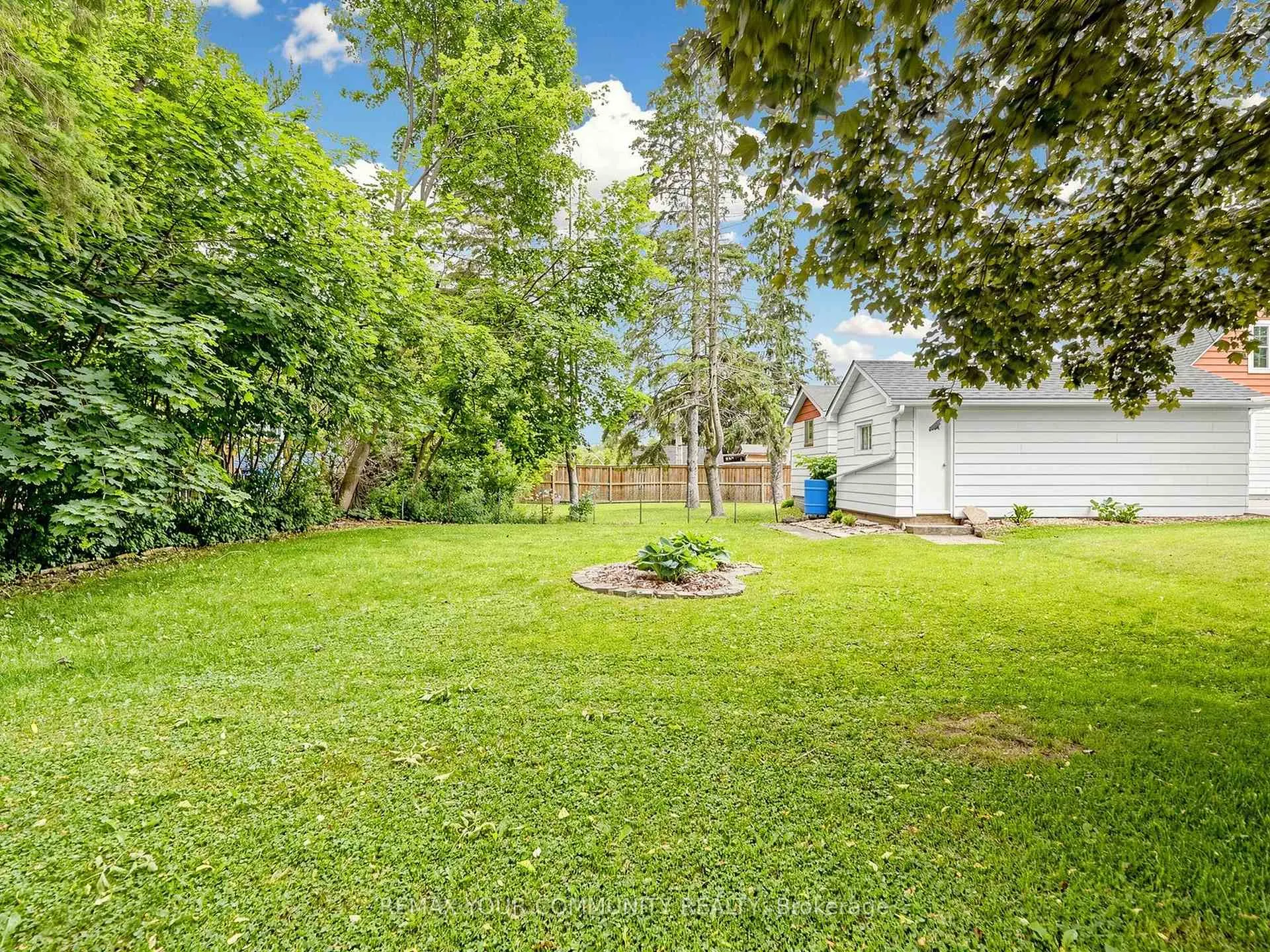 Photo 42 of 17 Colborne Street E, Kawartha Lakes, Lindsay — HOMEH