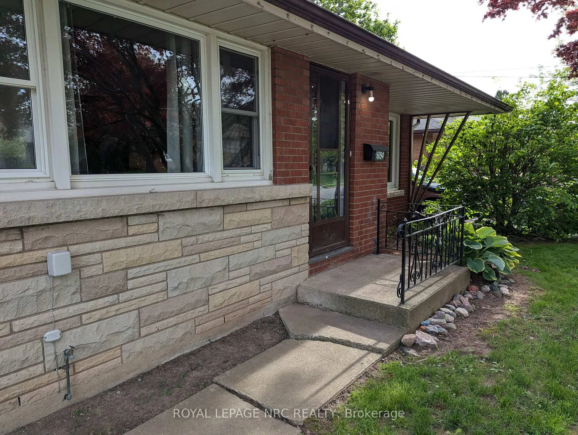 Photo 3 of 6094 Stevens Street, Niagara Falls, Cherrywood — HOMEH