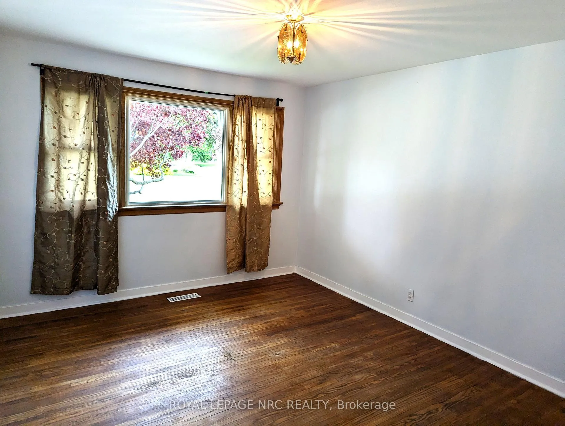 Photo 18 of 6094 Stevens Street, Niagara Falls, Cherrywood — HOMEH