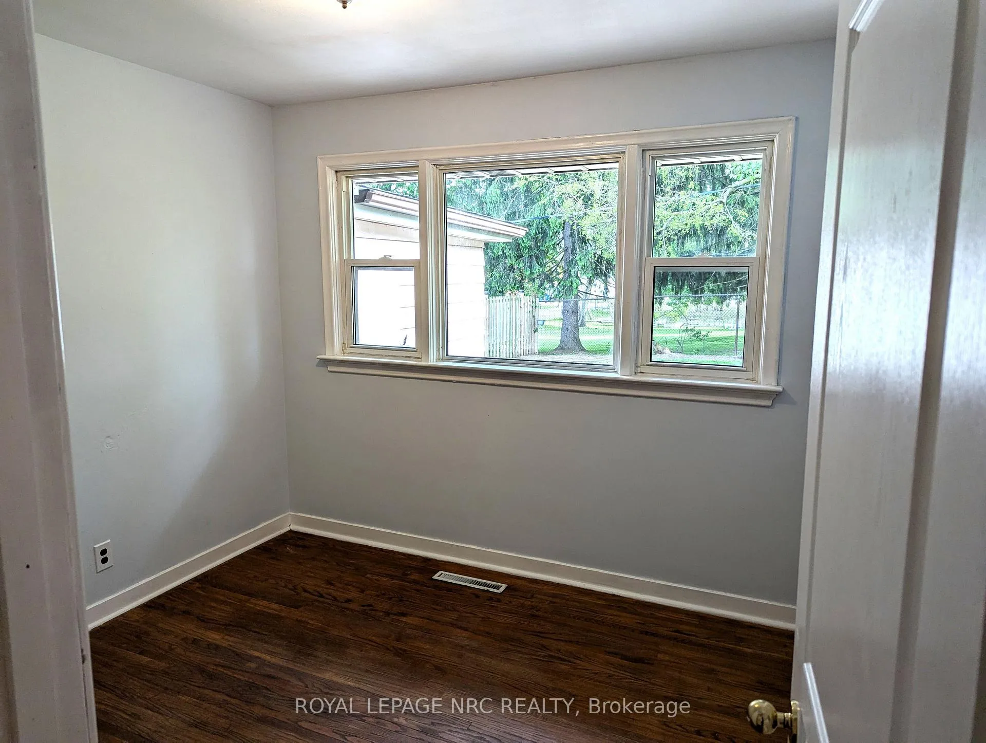 Photo 19 of 6094 Stevens Street, Niagara Falls, Cherrywood — HOMEH