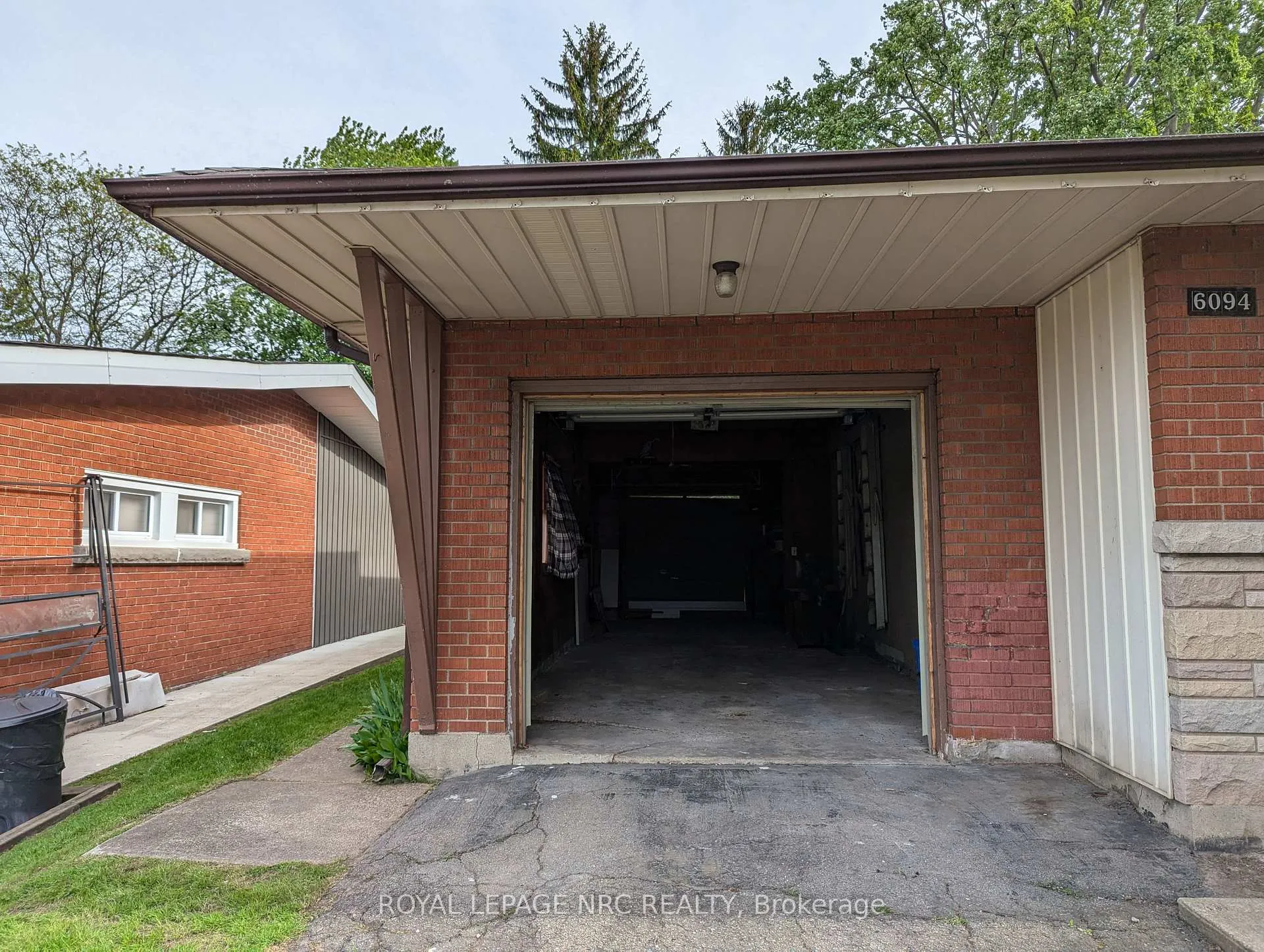 Photo 28 of 6094 Stevens Street, Niagara Falls, Cherrywood — HOMEH