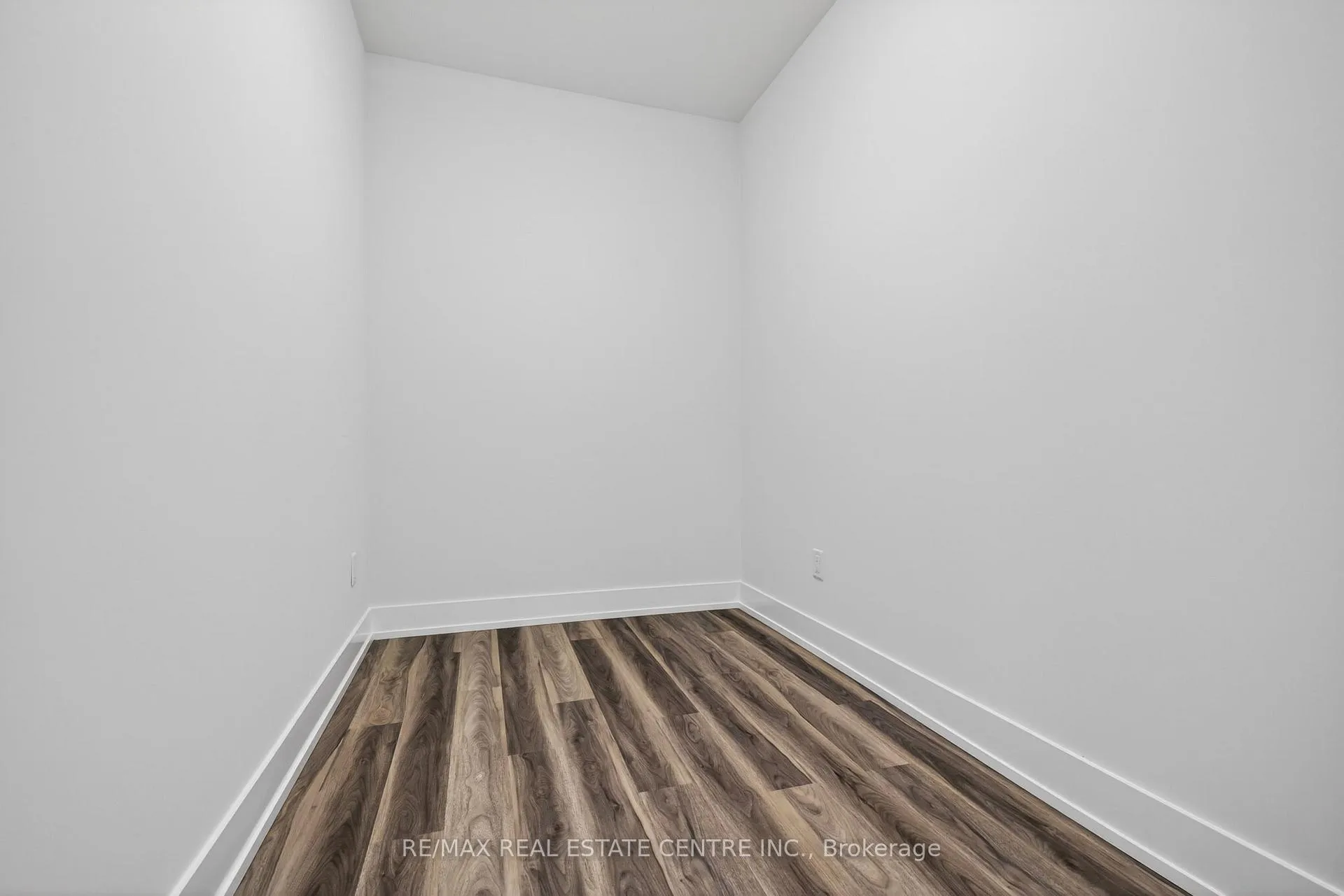 Photo 7 of Unit 205, 1100 Lackner Place, Kitchener, Grand River North — HOMEH