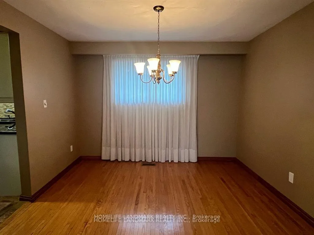 Photo 3 of 12 Pratt Circle, Markham, Unionville — HOMEH