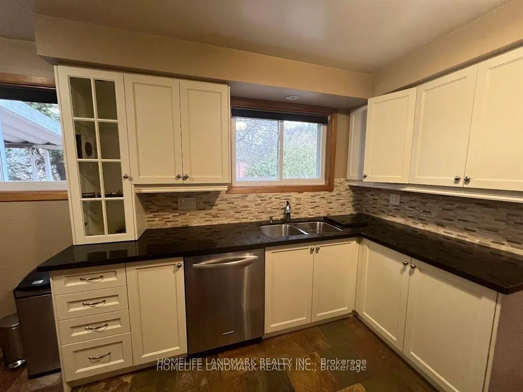 Photo 9 of 12 Pratt Circle, Markham, Unionville — HOMEH
