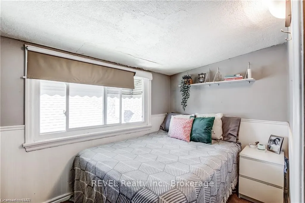 Photo 6 of Unit Upper, 5 Linwood Street, St. Catharines, Downtown — HOMEH