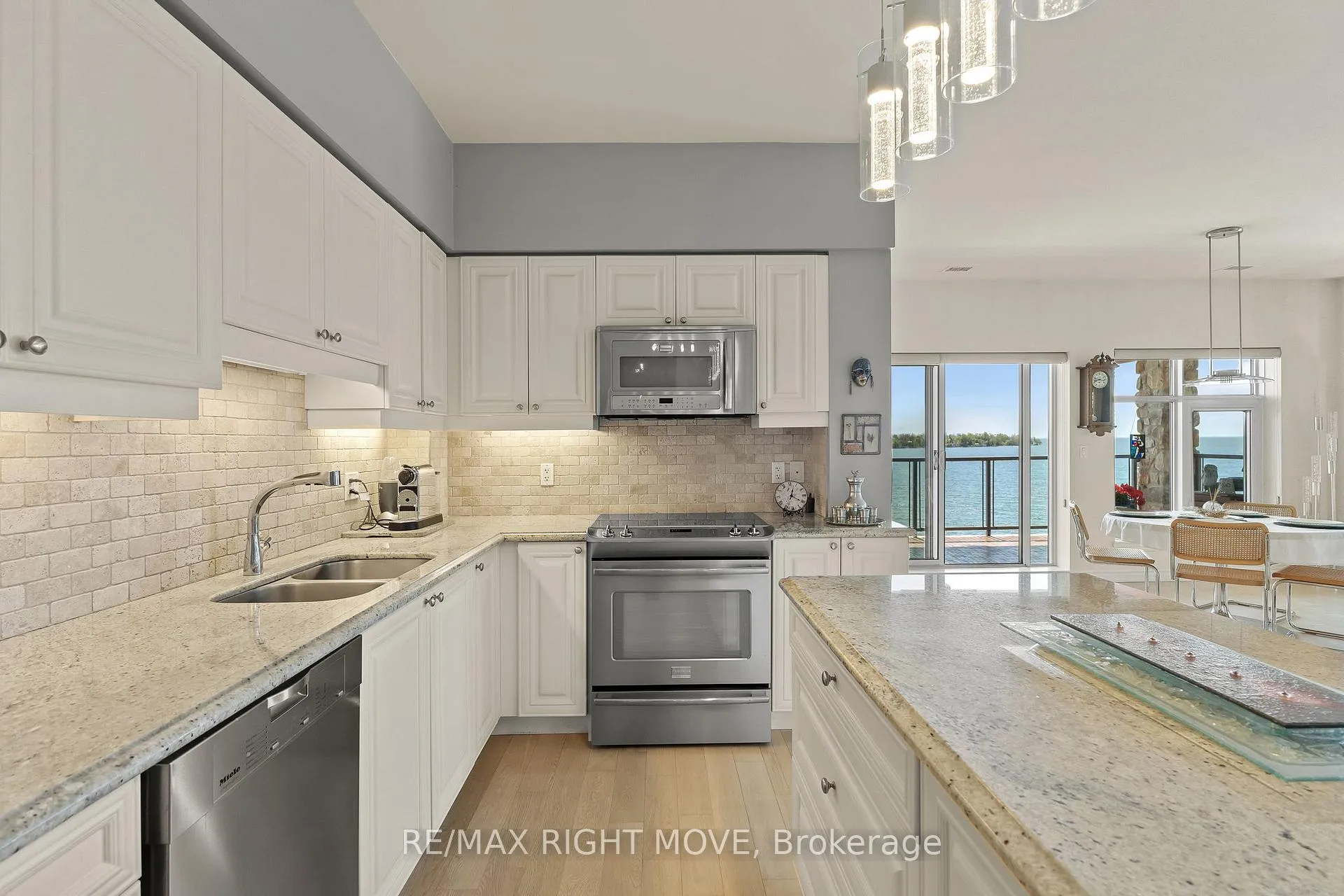 Photo 9 of Unit 402, 80 Orchard Point Road, Orillia — HOMEH