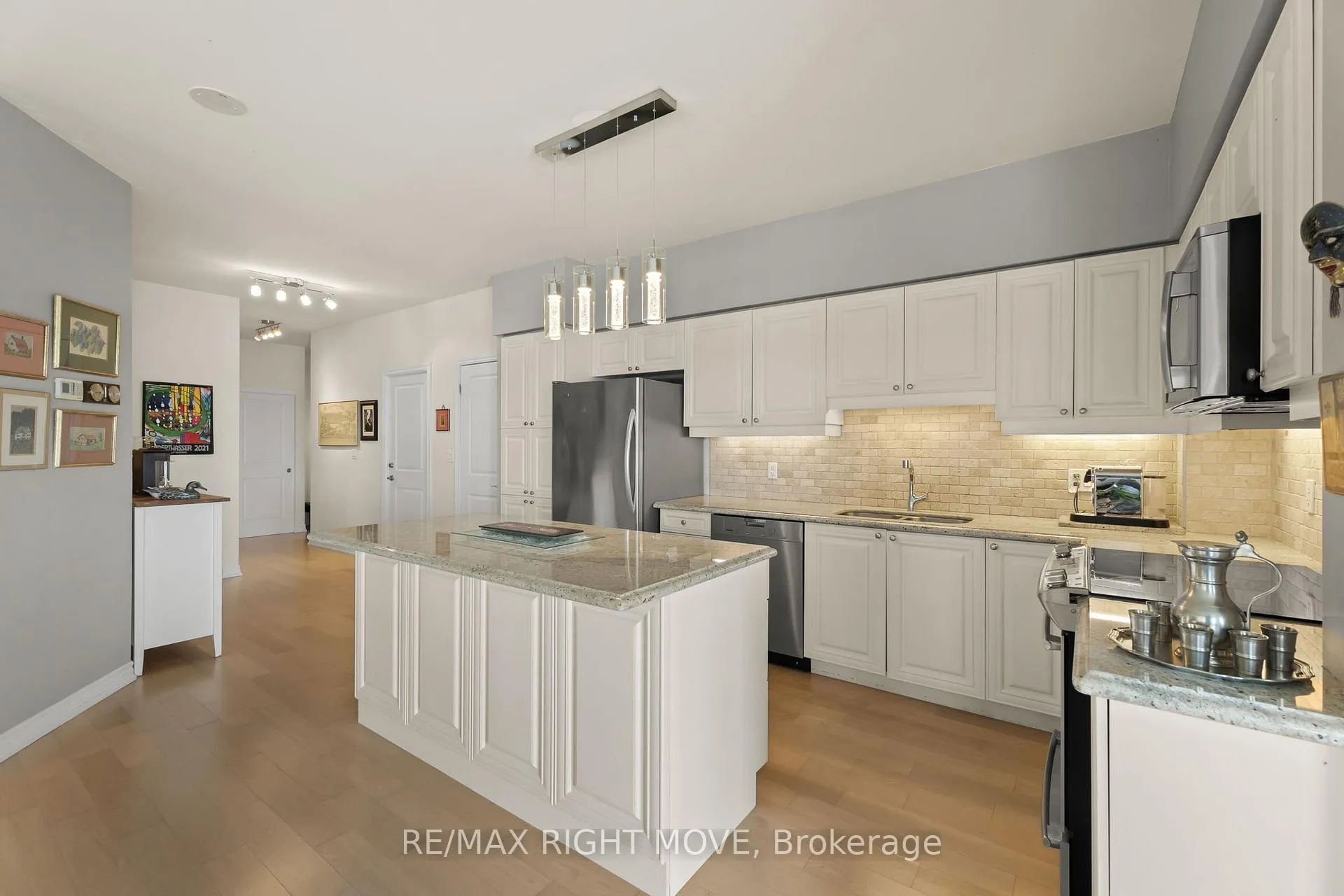 Photo 10 of Unit 402, 80 Orchard Point Road, Orillia — HOMEH