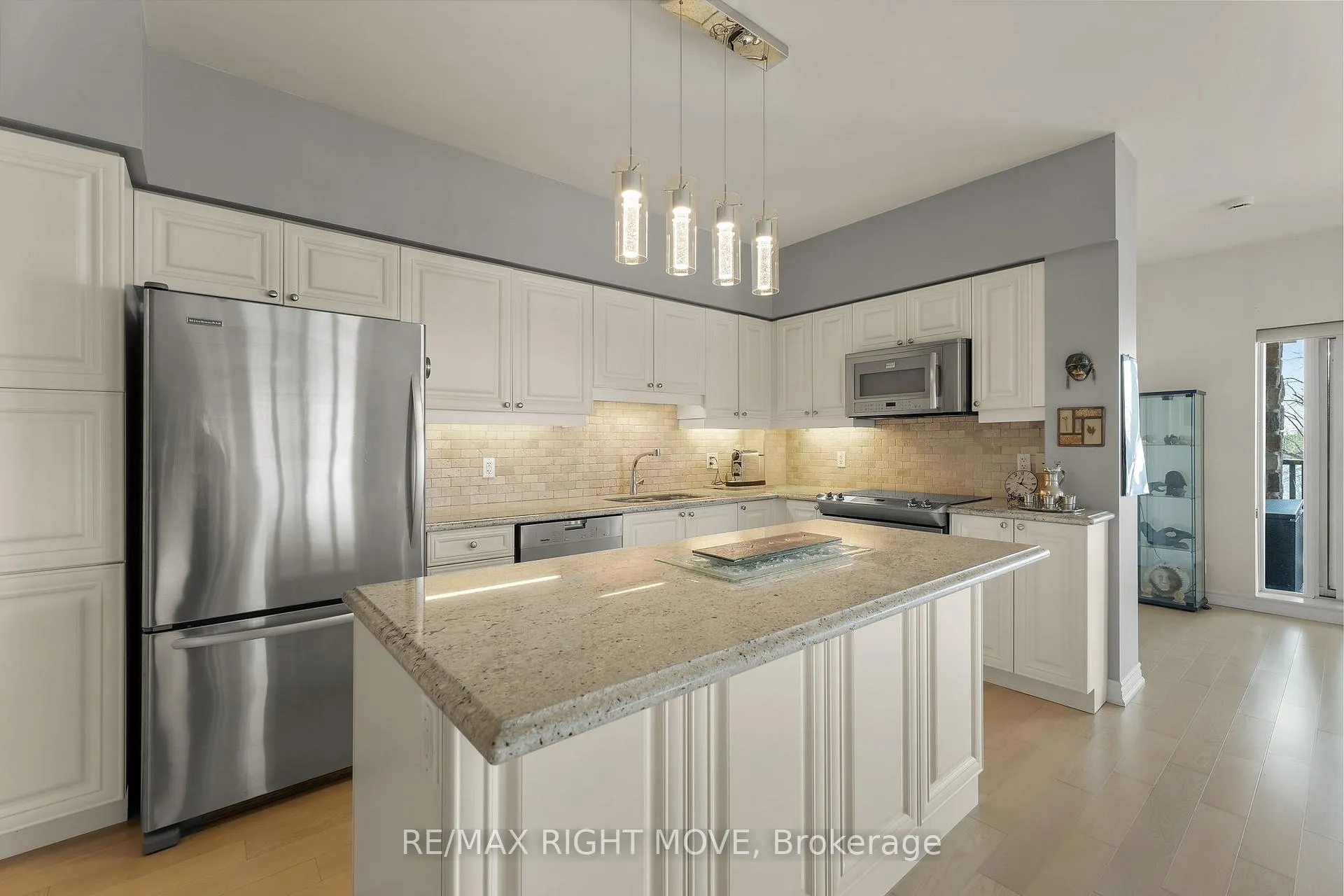 Photo 11 of Unit 402, 80 Orchard Point Road, Orillia — HOMEH