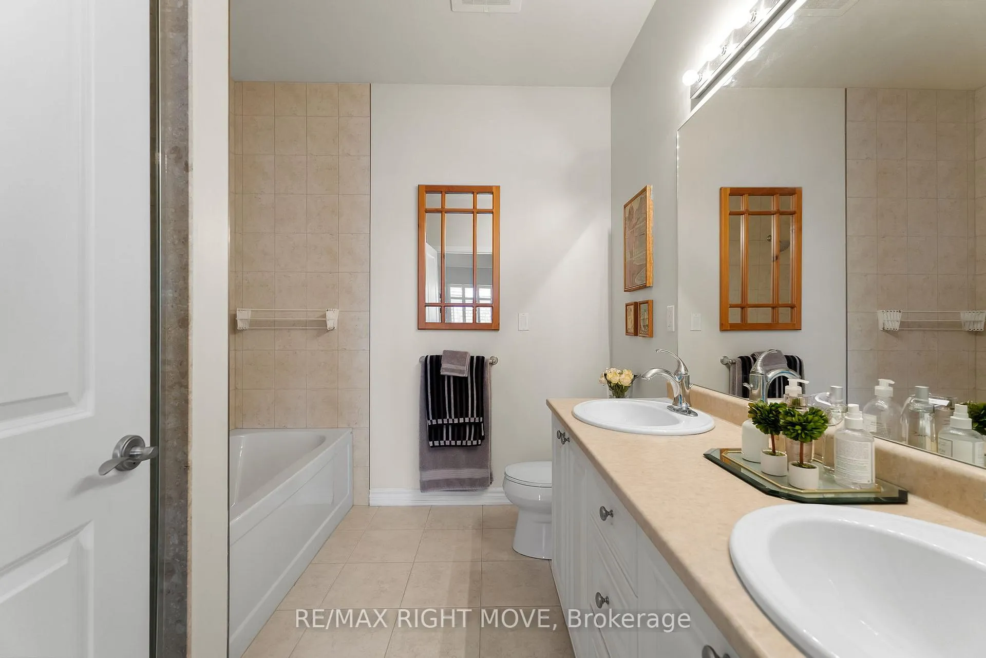 Photo 26 of Unit 402, 80 Orchard Point Road, Orillia — HOMEH