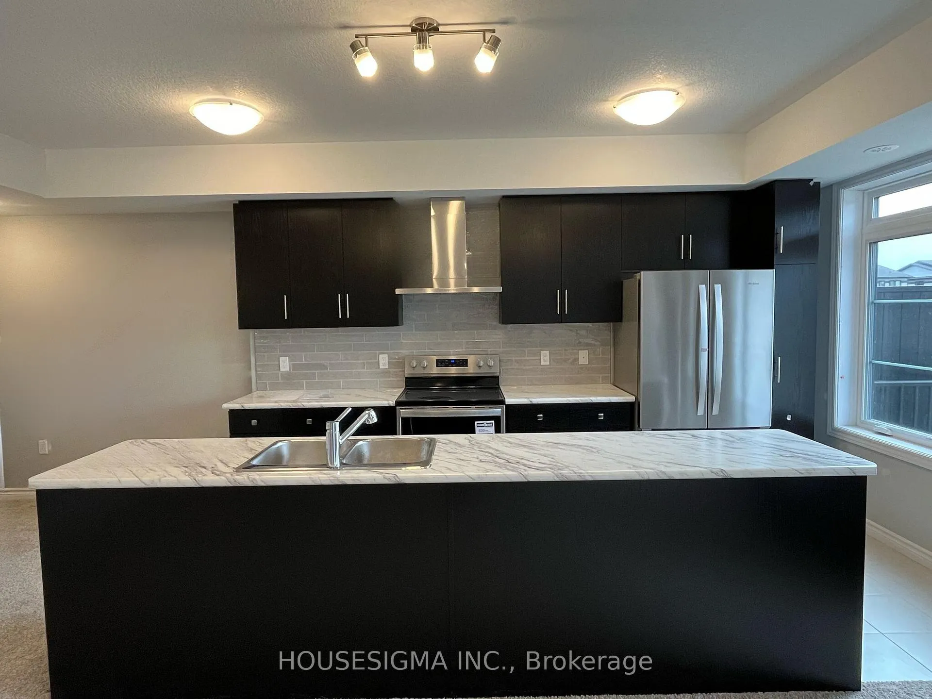 Photo 4 of 8 Lomond Lane, Kitchener — HOMEH