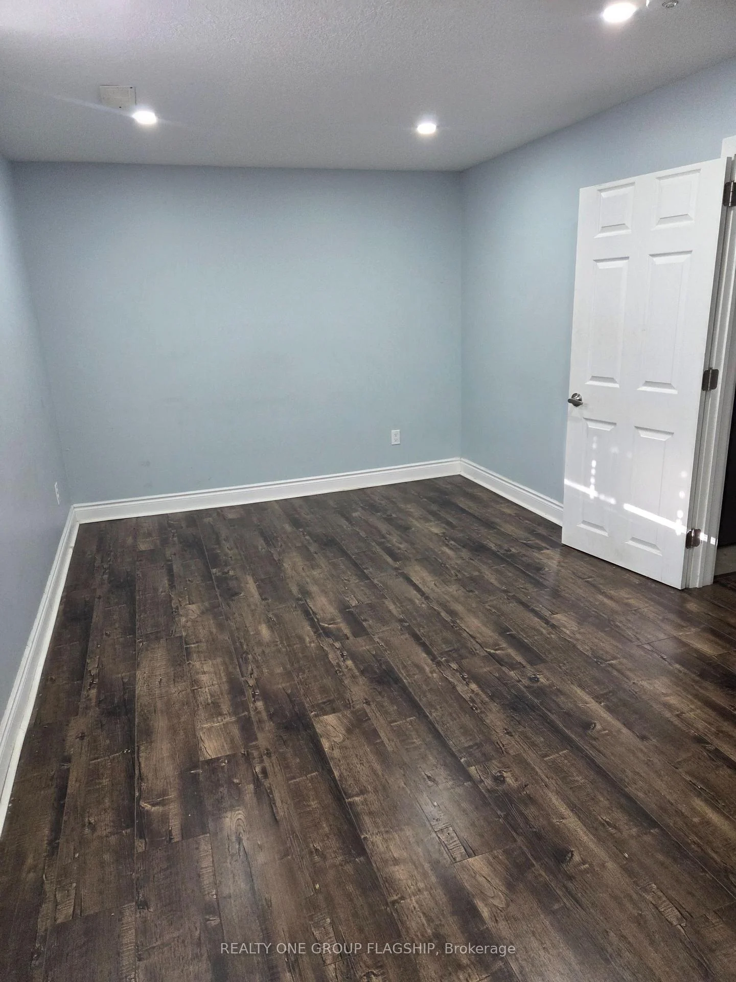 Photo 4 of Unit Basement, 218 Tremaine Crescent, Kitchener, Idlewood — HOMEH
