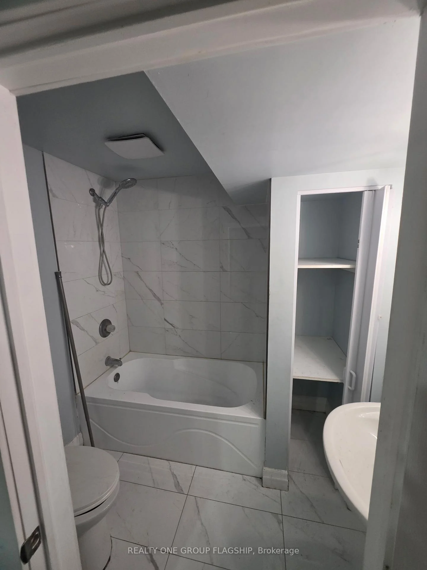 Photo 7 of Unit Basement, 218 Tremaine Crescent, Kitchener, Idlewood — HOMEH
