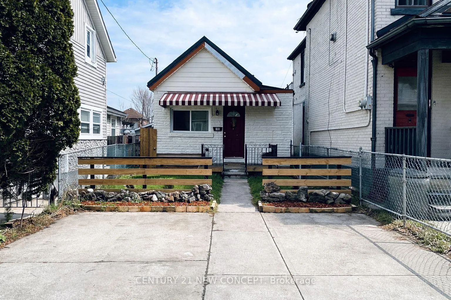 Front of 106 Emerald Street N
