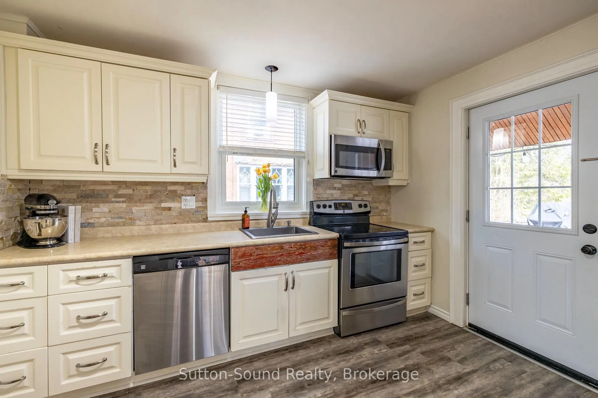 Photo 13 of 425 2nd Avenue E, Owen Sound — HOMEH