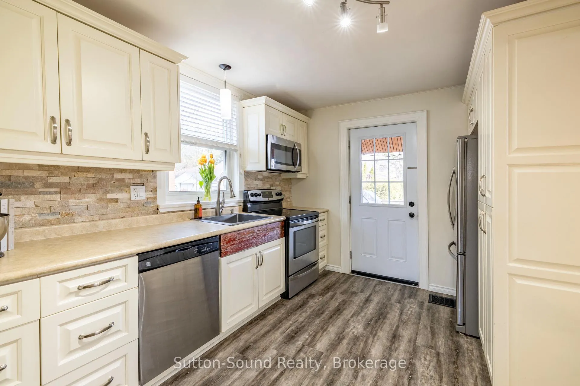 Photo 14 of 425 2nd Avenue E, Owen Sound — HOMEH