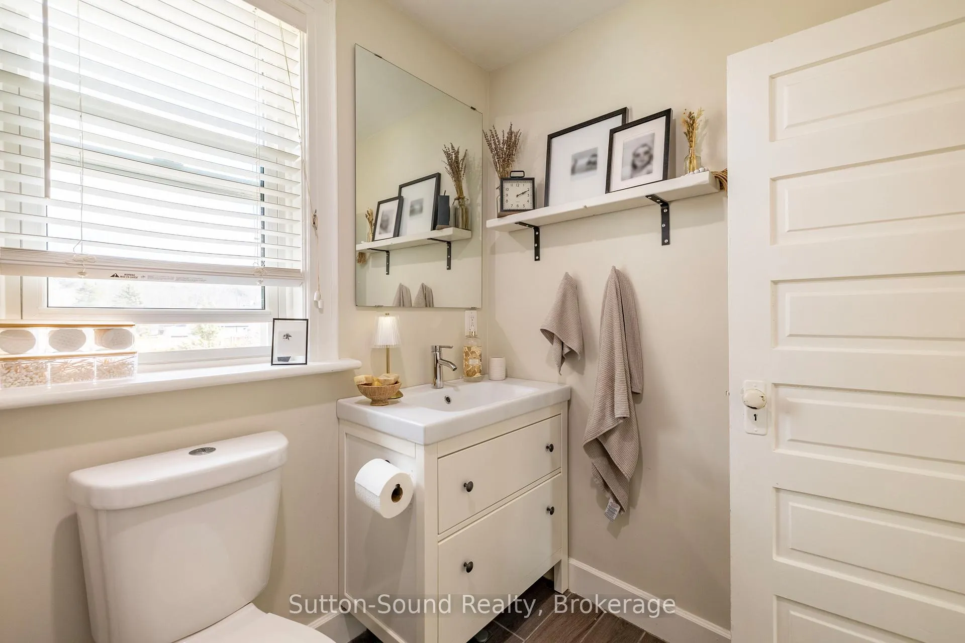 Photo 23 of 425 2nd Avenue E, Owen Sound — HOMEH