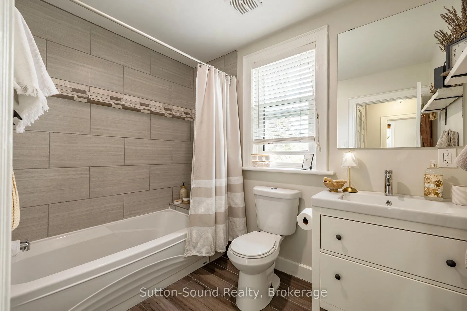 Photo 24 of 425 2nd Avenue E, Owen Sound — HOMEH