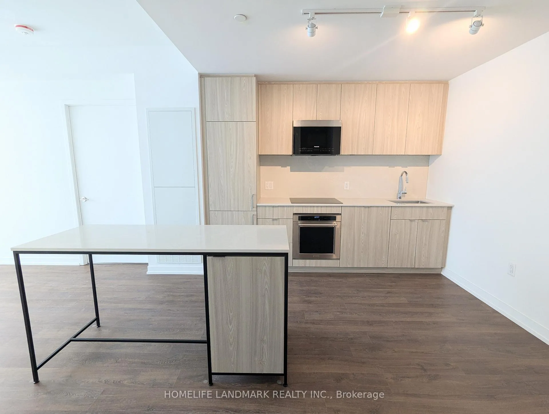 Photo 4 of Unit 704, 251 Masonry Way, Mississauga, Port Credit — HOMEH