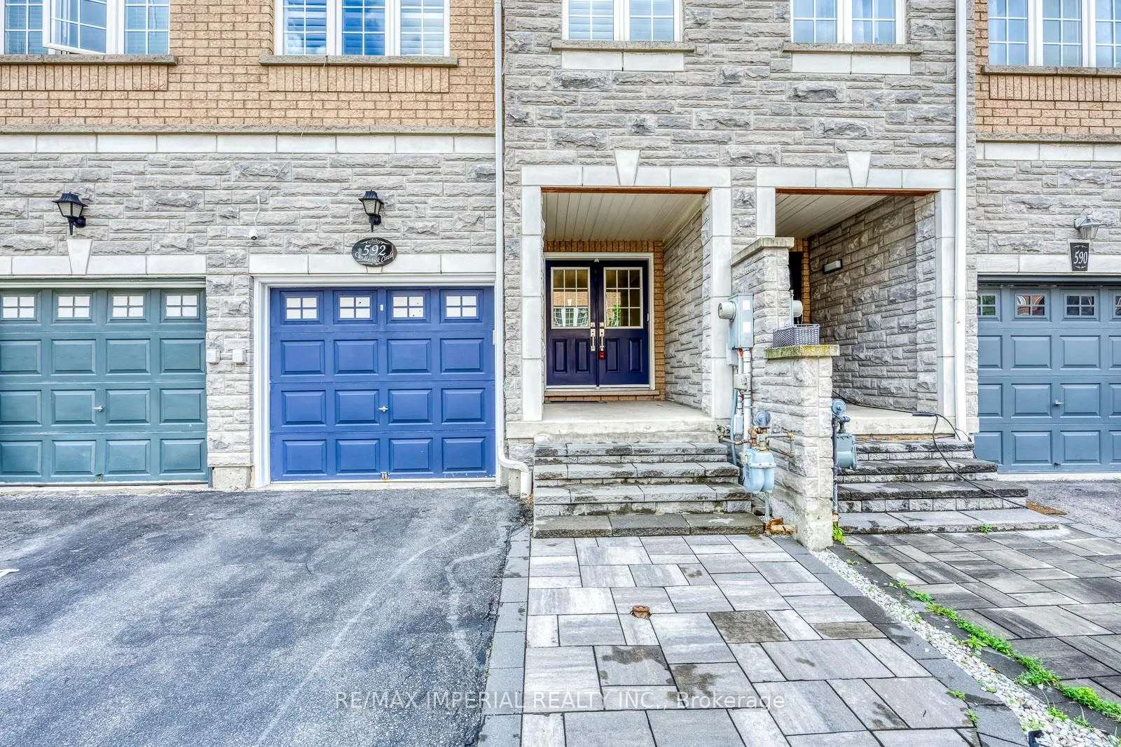 Photo 2 of 592 Candlestick Circle, Mississauga, Hurontario — HOMEH