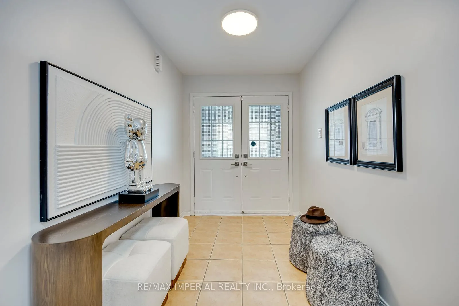 Photo 3 of 592 Candlestick Circle, Mississauga, Hurontario — HOMEH