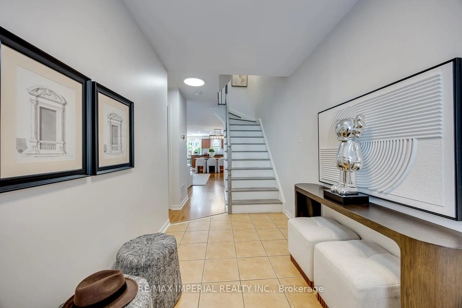 Photo 4 of 592 Candlestick Circle, Mississauga, Hurontario — HOMEH