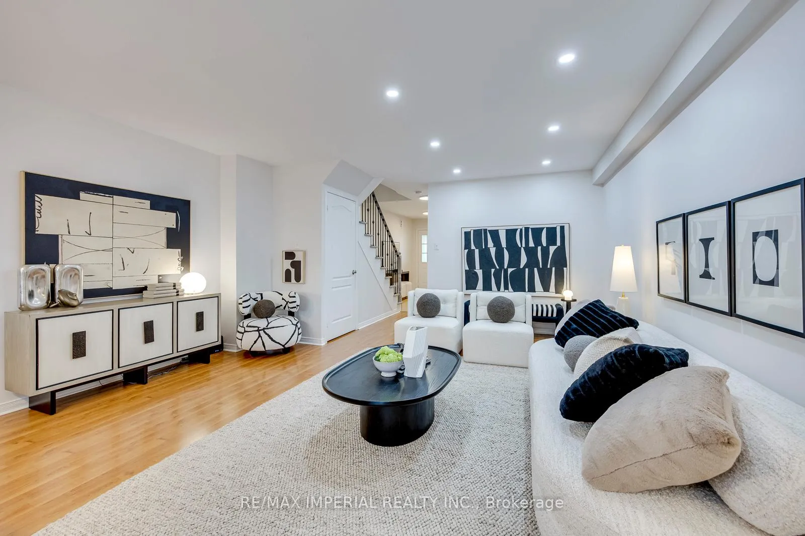Photo 6 of 592 Candlestick Circle, Mississauga, Hurontario — HOMEH