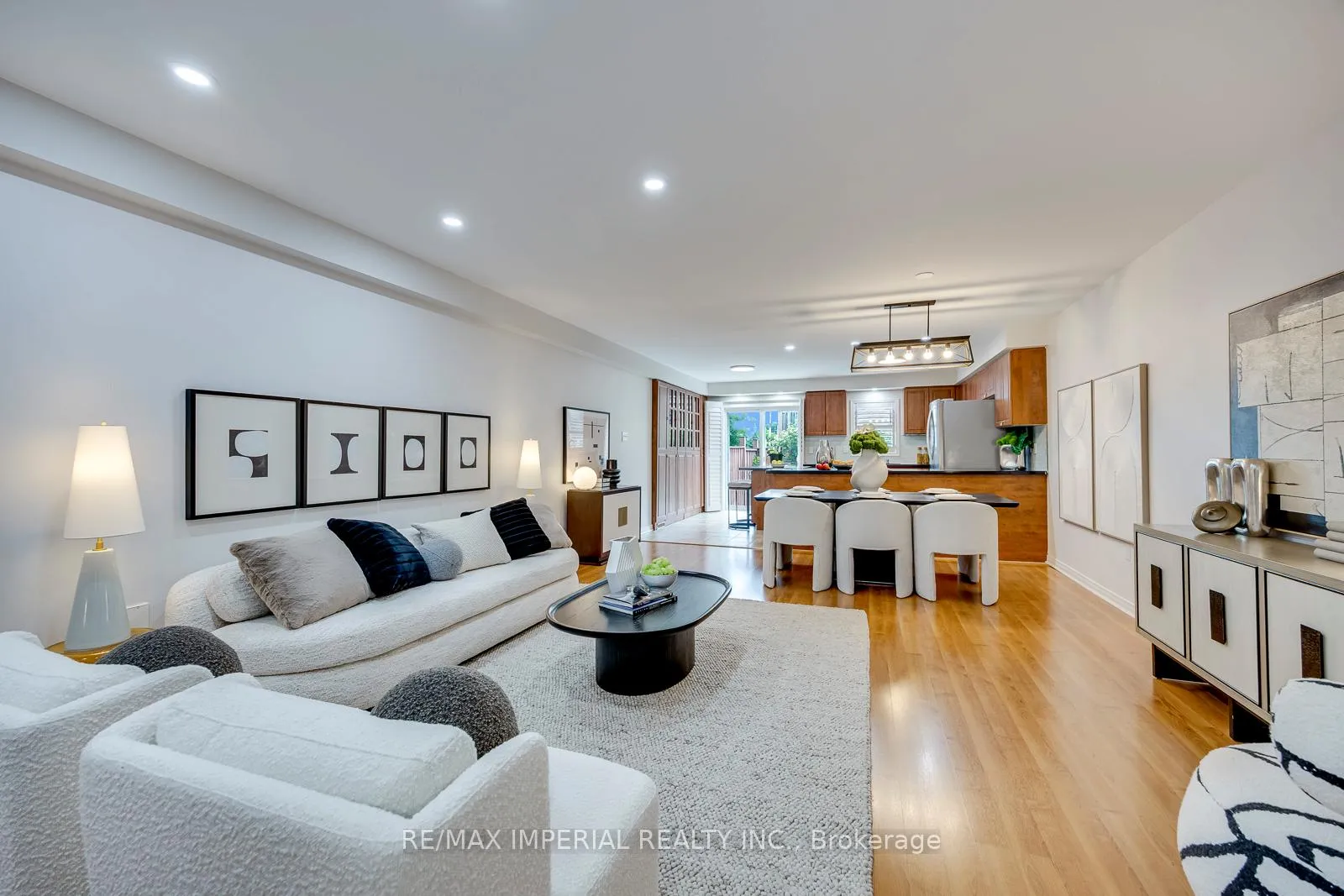 Photo 7 of 592 Candlestick Circle, Mississauga, Hurontario — HOMEH