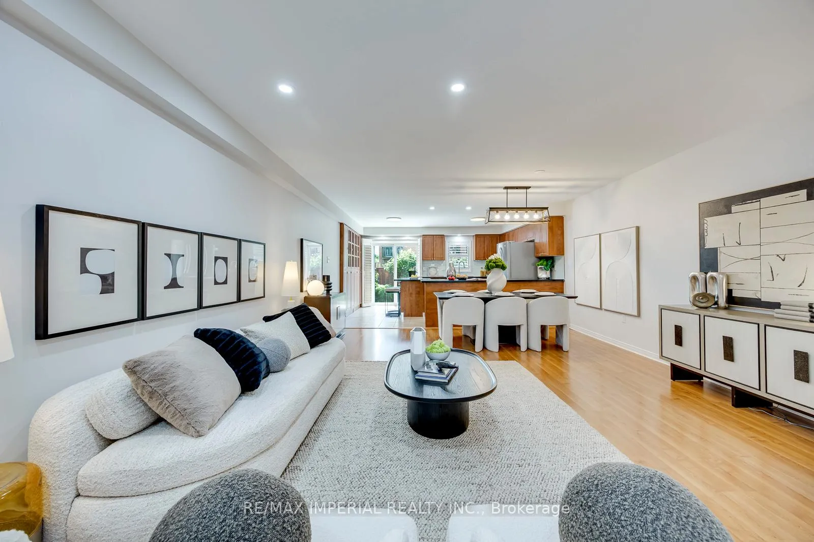 Photo 8 of 592 Candlestick Circle, Mississauga, Hurontario — HOMEH