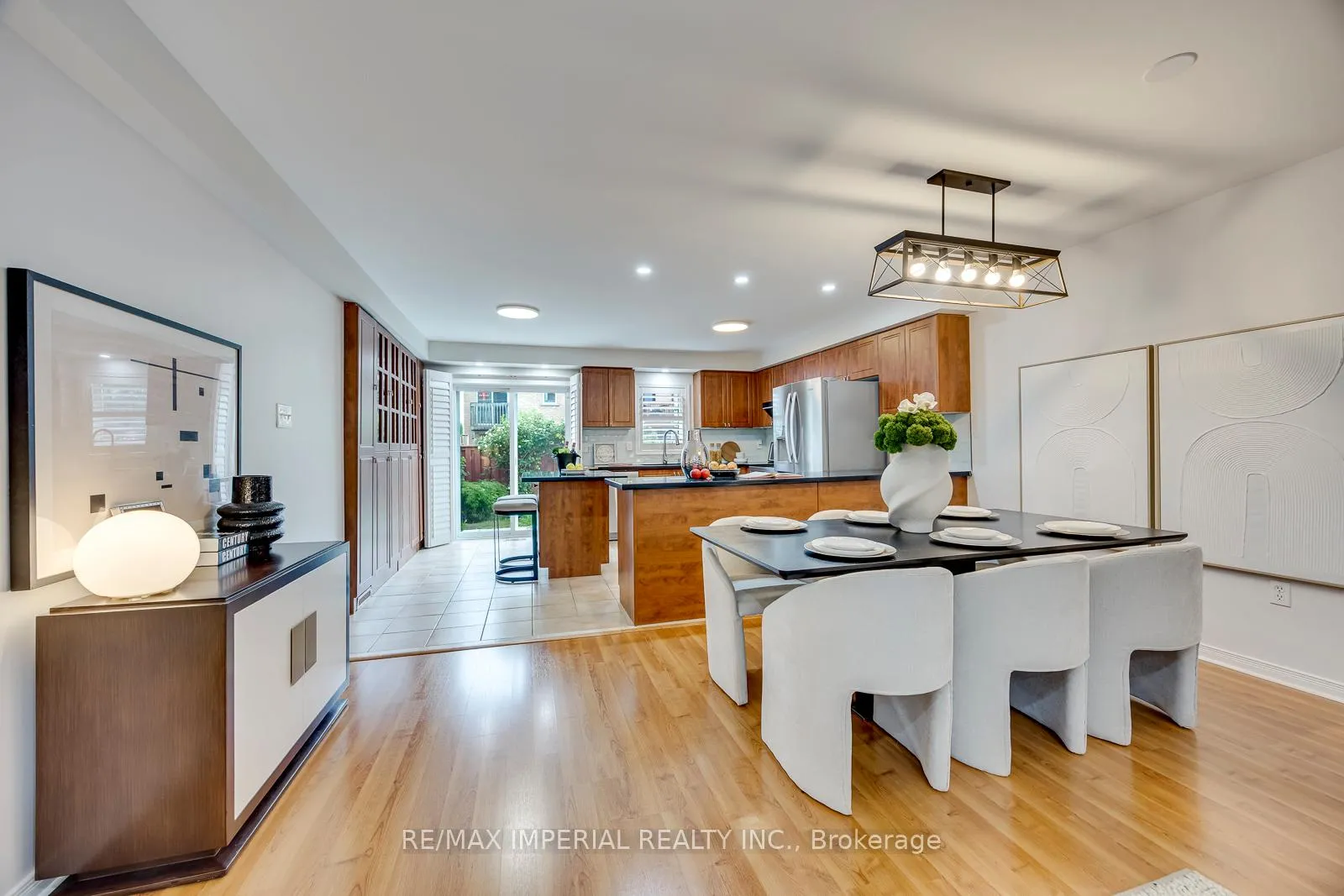 Photo 10 of 592 Candlestick Circle, Mississauga, Hurontario — HOMEH