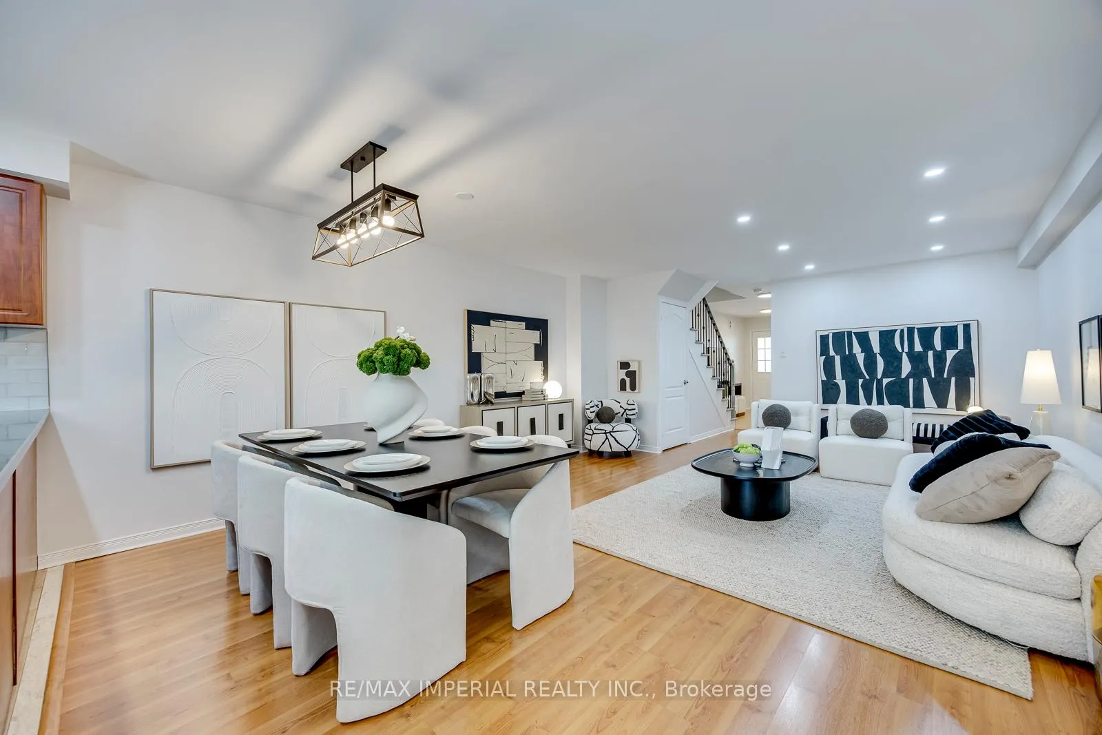 Photo 11 of 592 Candlestick Circle, Mississauga, Hurontario — HOMEH