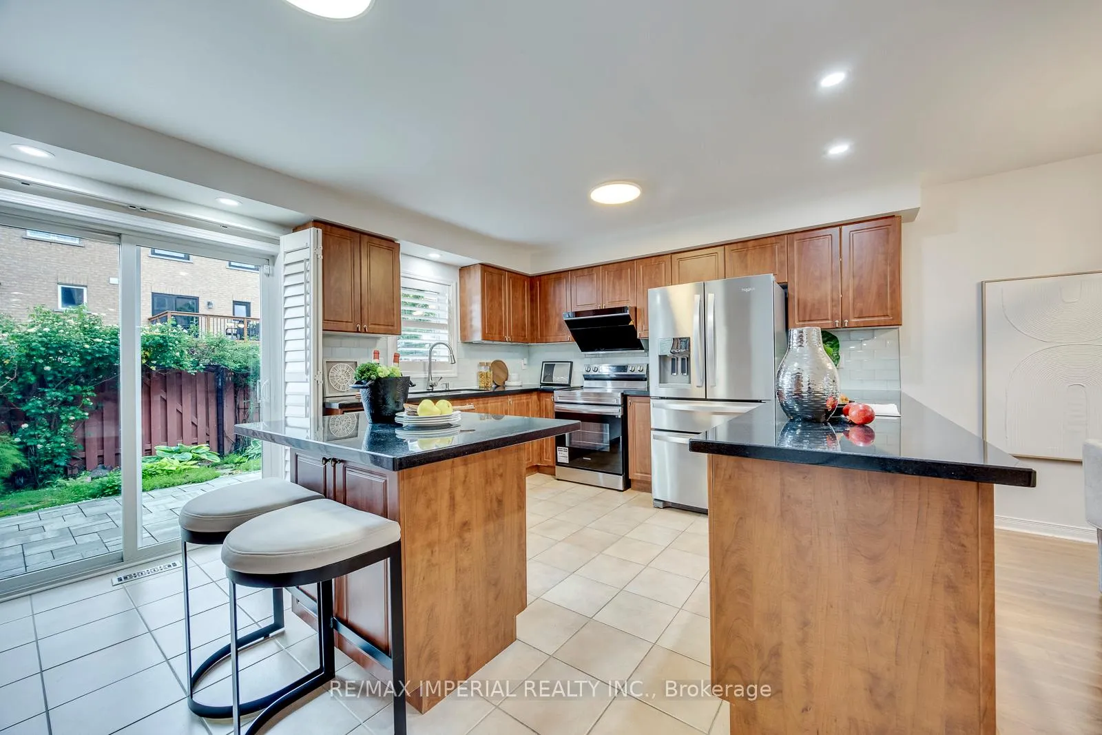 Photo 13 of 592 Candlestick Circle, Mississauga, Hurontario — HOMEH