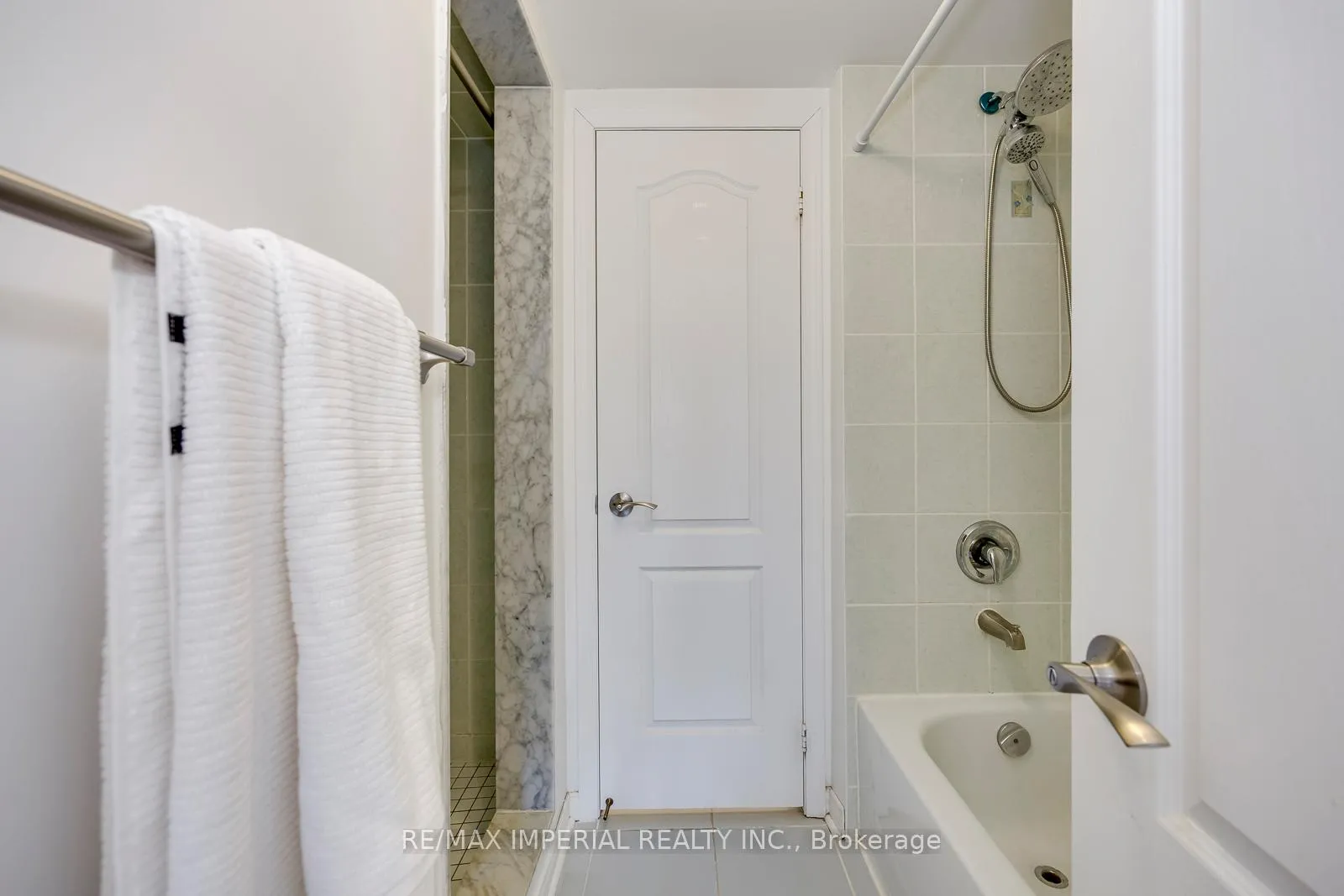 Photo 32 of 592 Candlestick Circle, Mississauga, Hurontario — HOMEH