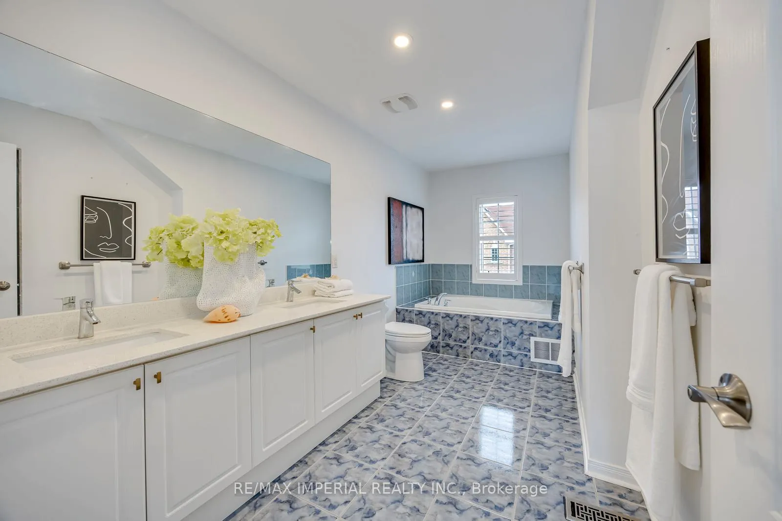 Photo 43 of 592 Candlestick Circle, Mississauga, Hurontario — HOMEH