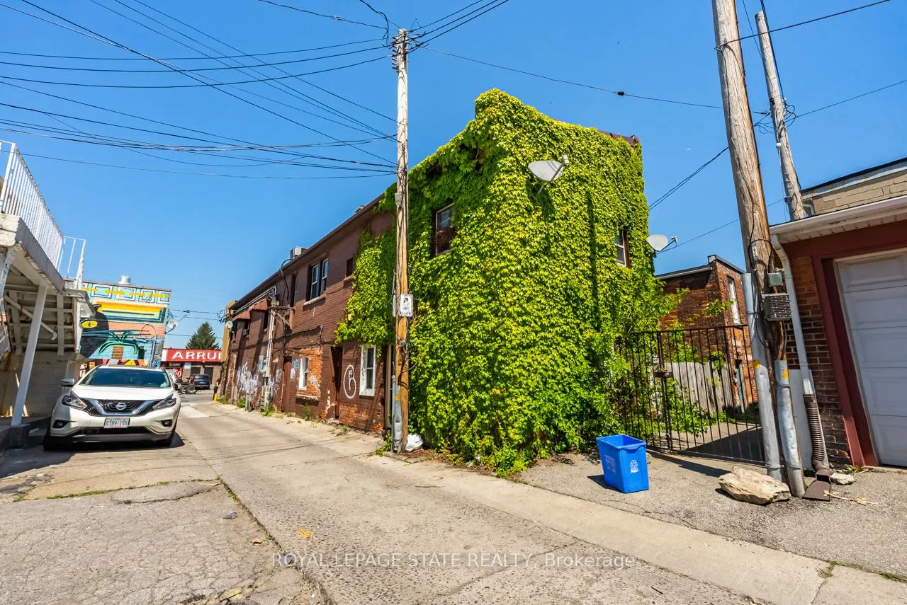 Photo 5 of 18 Barton Street E, Hamilton, Beasley — HOMEH