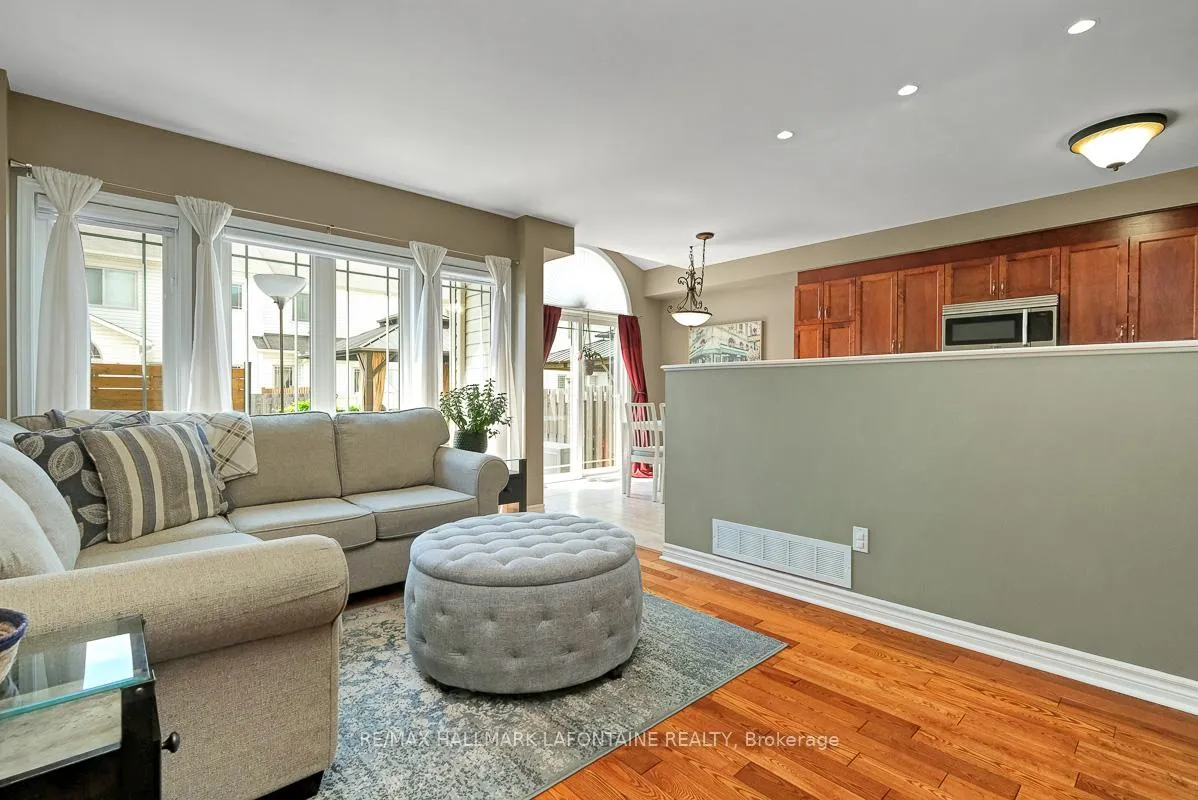 Photo 6 of 417 June Court, Ottawa, Mer Bleue/Bradley Estates/Anderson Park — HOMEH