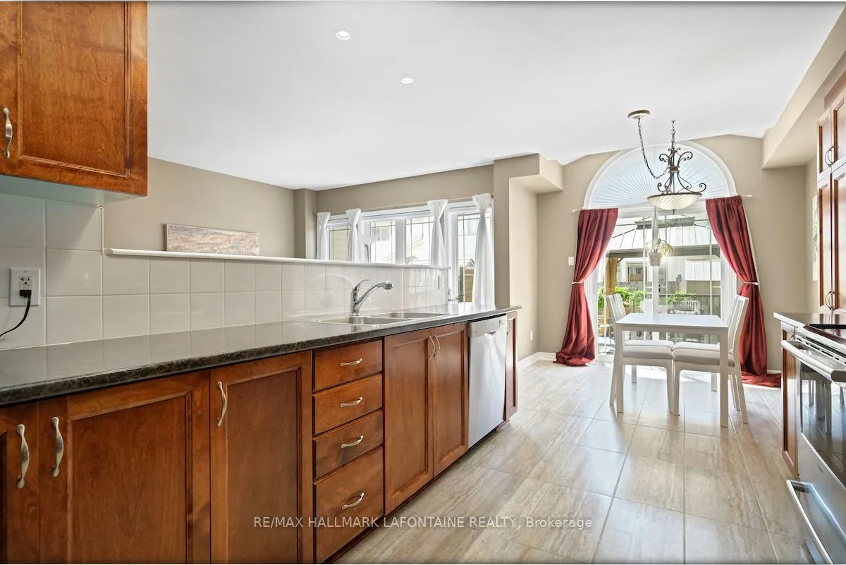 Photo 14 of 417 June Court, Ottawa, Mer Bleue/Bradley Estates/Anderson Park — HOMEH
