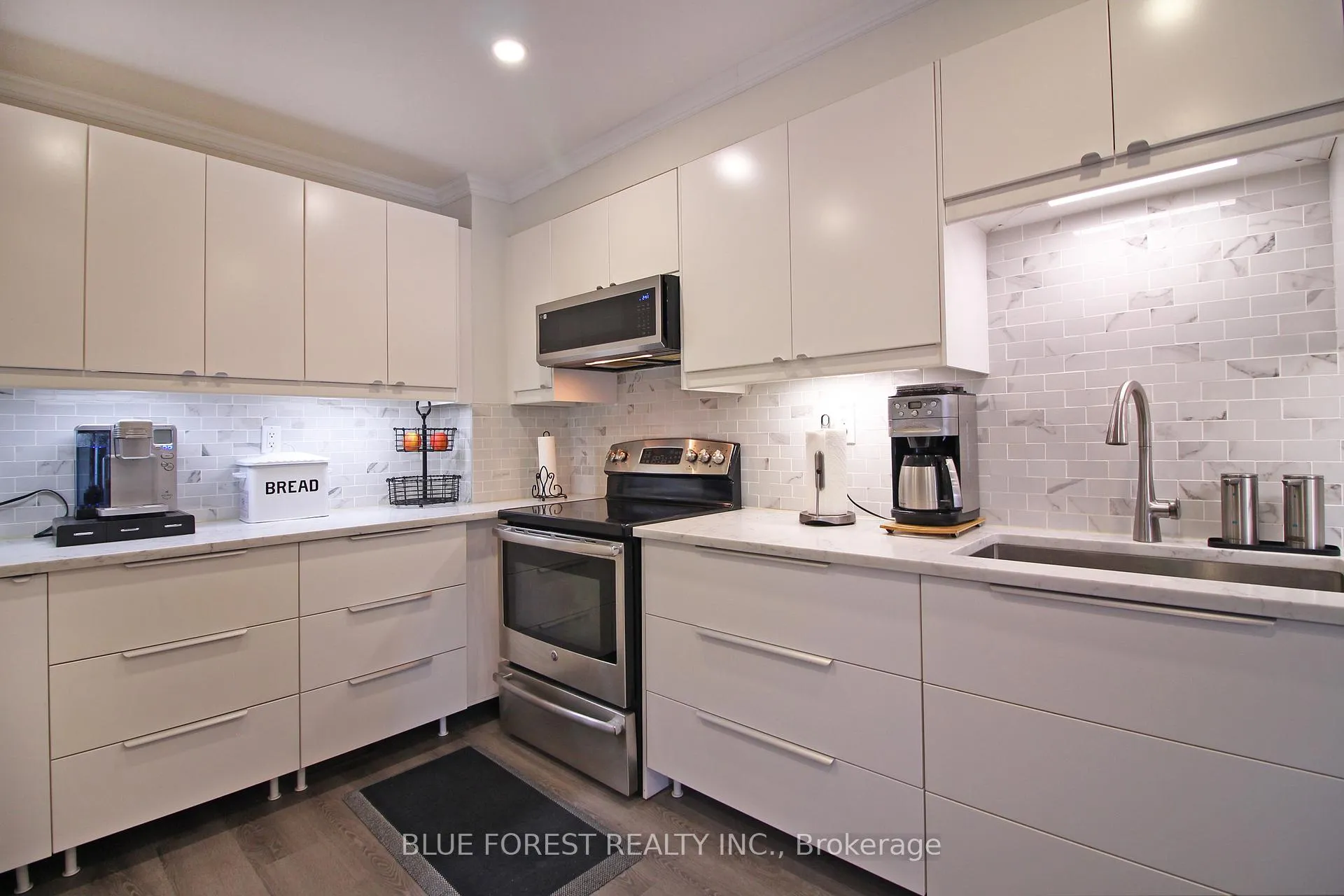 Photo 10 of Unit 8, 590 Millbank Drive, London, South Y — HOMEH